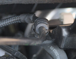 Schelle an Kraftstoffleitung ersetzt.jpg