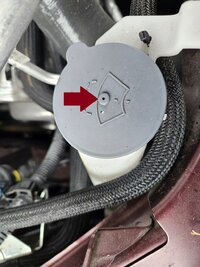 j12a Wischwasserbehälter Ventil im Deckel.jpg